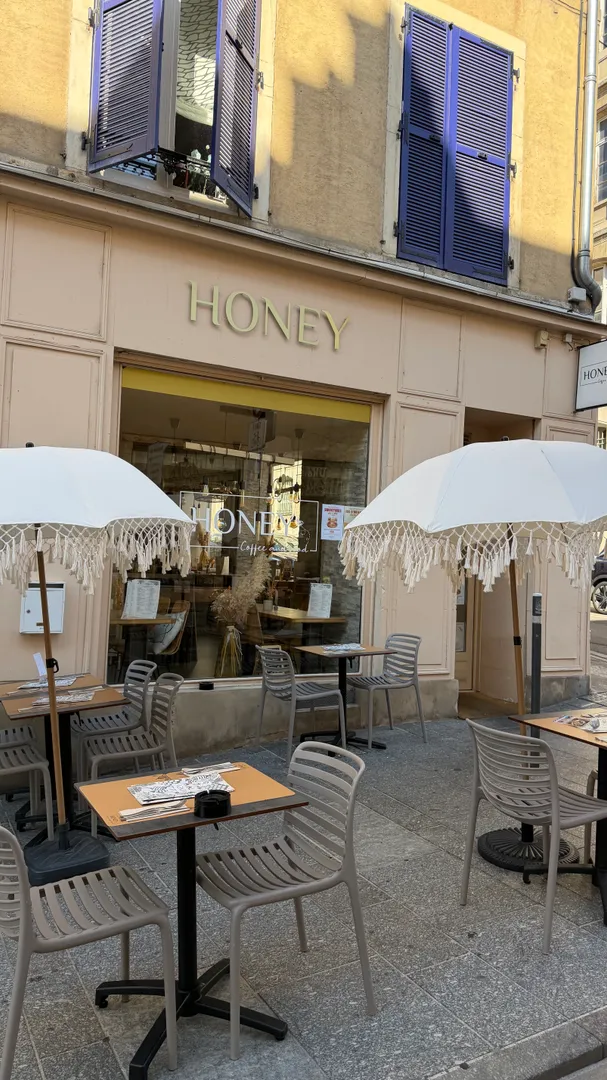 Devanture du restaurant Honey Coffee and Food, rue de la Visitation à Nancy